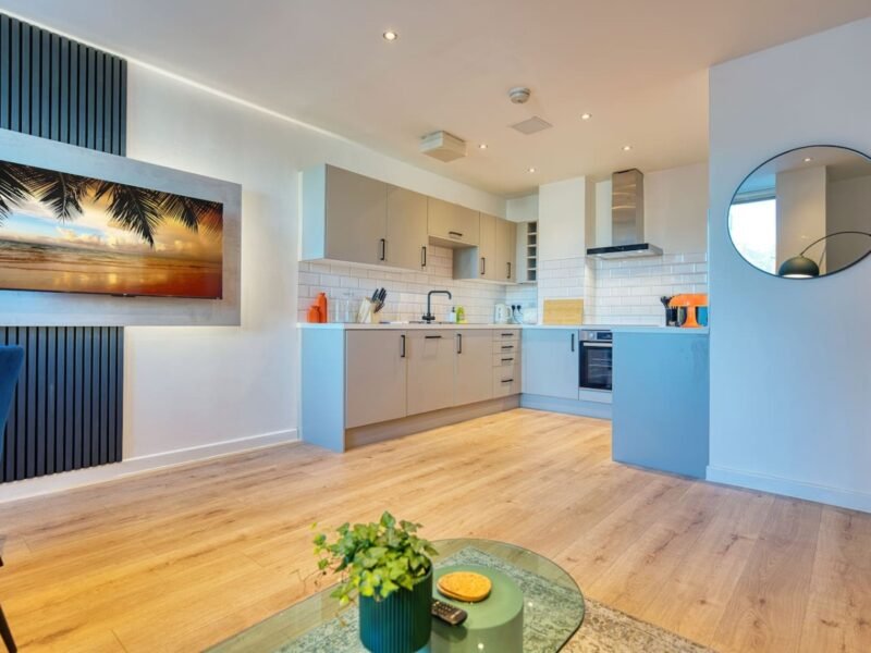 2 Bed Apartment in Glasgow photo 2