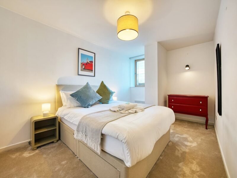 2 Bed Apartment in Glasgow photo 4