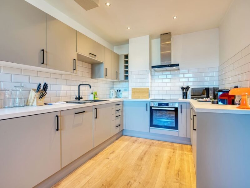 2 Bed Apartment in Glasgow photo 5
