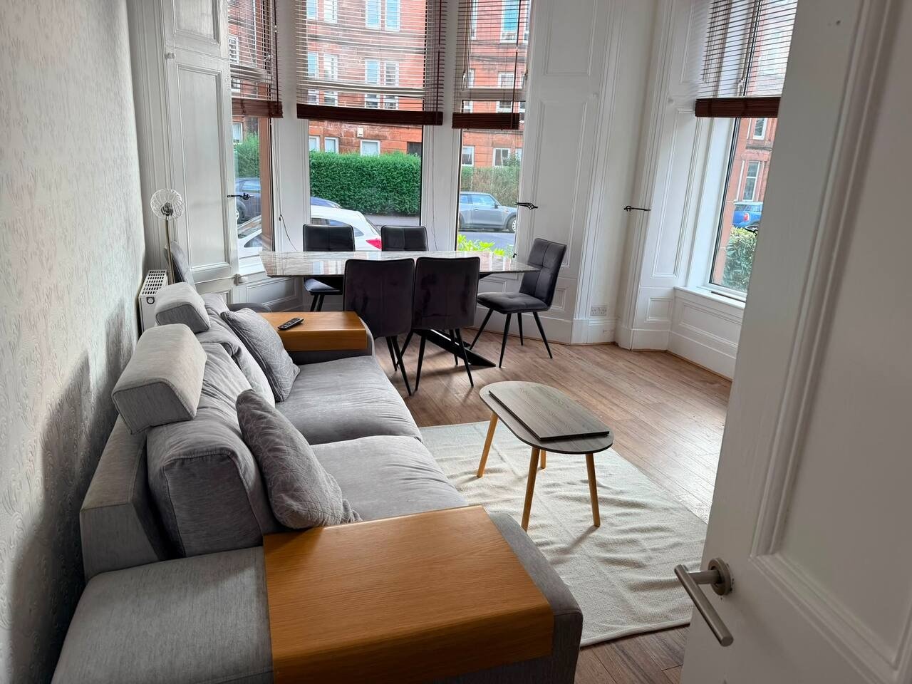 3 Bed Apartment in Glasgow photo 1