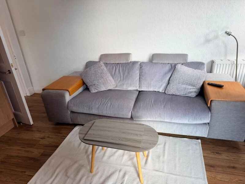 3 Bed Apartment in Glasgow photo 5